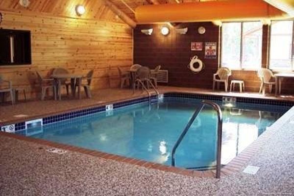 Hotel Pine Peaks Lodge and Suites (Crosslake)